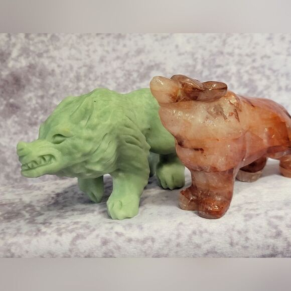 Green Jade & Fire Quartz Wolf - Picture 5 of 16